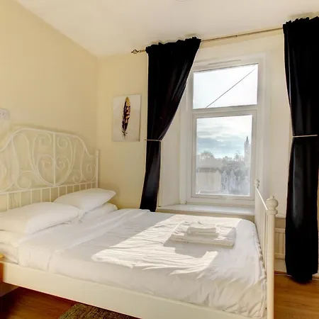 Guest house Do Not Book, Not For Rent
